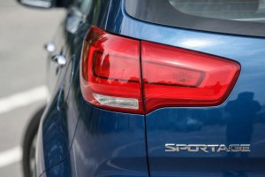 KIA SPORTAGE III SL 2014-2015 PO FACELIFTINGU LAMPA KLAPY TYLNEJ LEWA 924053W500