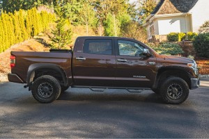 TOYOTA TUNDRA II XK50 2007-2013 PRZED LIFTINGIEM POSZERZENIA BŁOTNIKÓW POCKET RIVET STYLE ABS