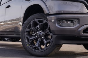 DODGE RAM 1500 2018+ LAMPA PRZECIWMGIELNA PRZEDNIA PRAWA LED 68273291AB