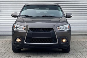 MITSUBISHI ASX 2010-2013 PRZED LIFTINGIEM CHROMOWANA RAMKA PRZEDNIEGO HALOGENU PRAWA 8321A390