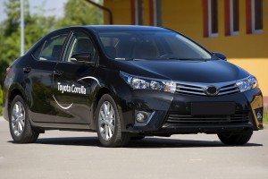 TOYOTA COROLLA XI E16 2013-2016 PRZED LIFTINGIEM KRATKA HALOGENU PRAWA Z CHROMOWANĄ LISTWĄ  8148102400