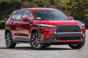 TOYOTA COROLLA CROSS XG10 2020+ STOPNIE BOCZNE PROGI SAMOCHODOWE