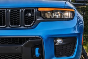JEEP GRAND CHEROKEE V WL 2021+ PRZEDNIA LAMPA PRZECIWMGIELNA LED L=R 68447904AC