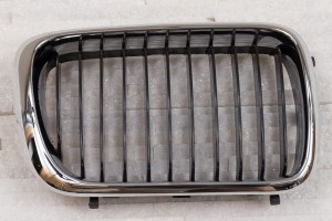 BMW 3 E36 96-98 ATRAPA NERKA CHROMOWO-CZARNA PRAWA NOWA