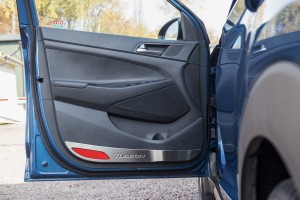 HYUNDAI TUCSON 15+ STALOWE LISTWY WEWNĘTRZNE DRZWI