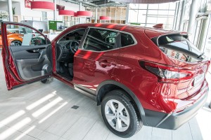 NISSAN QASHQAI 2014+ LISTWY PROGOWE WEWNĘTRZNE DOLNE