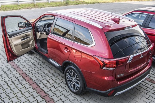 MITSUBISHI OUTLANDER III 2013-2021 WEWNĘTRZNE LISTWY PROGOWE