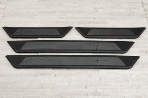 TOYOTA RAV4 V 2019+ WEWNĘTRZNE LISTWY PROGOWE