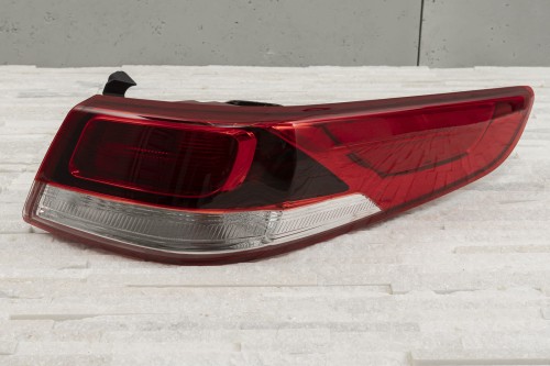 KIA OPTIMA IV 2015-2019 KAROSERYJNA LAMPA TYLNA PRAWA 92402-D5000