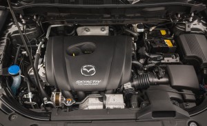 MAZDA CX-5 I 2012-2017  2.0 / 2.5 BENZYNA PLASTIKOWA GÓRNA OSŁONA SILNIKA Z WYGŁUSZENIEM SH05 10 231