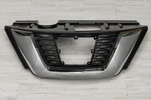 NISSAN X-TRAIL T32 2017+ PO FACELIFTINGU GRILL POD RADAR 623106FR0C