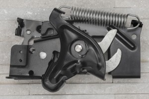 BMW SERIA 3 F34 GRAN TURISMO 2013-2020 PRAWY DOLNY ZAMEK POKRYWY SILNIKA 51237242549