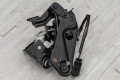 BMW SERIA 5 F10 2009-2017 LEWY ZAMEK POKRYWY SILNIKA 51237206453