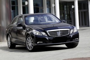 MERCEDES E-CLASS W212 2009-2013 PRZED FACELIFTINGIEM CHROMOWANA LISTWA PRZEDNIEGO BŁOTNIKA PRAWA A2126903462