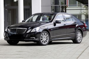 MERCEDES E-CLASS W212 2009-2013 PRZED FACELIFTINGIEM CHROMOWANA LISTWA PRZEDNICH DRZWI LEWA A2126902562