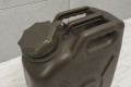 KANISTER SAMOCHODOWY Z LEJKIEM 20 L