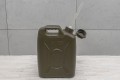 KANISTER SAMOCHODOWY Z LEJKIEM 20 L