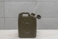 KANISTER SAMOCHODOWY Z LEJKIEM 20 L