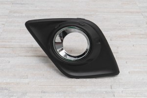 TOYOTA HILUX VIII 2015-2017 PRZED LIFTINGIEM KRATKA ZDERZAKA POD HALOGEN LEWA 521270K170