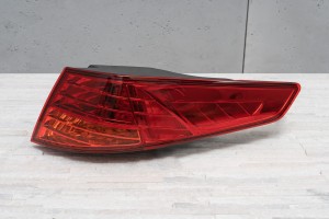 KIA OPTIMA III TF SEDAN 2010-2013 PRZED FACELIFTINGIEM KAROSERYJNA LAMPA TYLNA PRAWA 924024C000