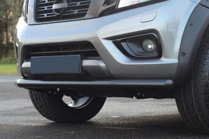 NISSAN NAVARA NP300 2014-2019 PRZED FACELIFTINGIEM LAMPA PRZECIWMGIELNA Z MOCOWANIEM LEWA 261558994A