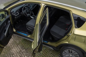 SUZUKI SX4 S-CROSS II JY 2013-2021 WEWNĘTRZNE LISTWY PROGOWE ABS