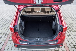 MITSUBISHI OUTLANDER III GF 2018-2021 PO DRUGIM FACELIFTINGU OCHRONNA LISTWA TYLNEGO ZDERZAKA