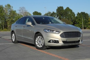 FORD MONDEO MK5 V 2014-2019 PRZED FACELIFTINGIEM CHROMOWANA RAMKA PRZEDNIEGO HALOGENU PRAWA DS7Z17E810AA