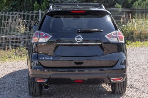 NISSAN X-TRAIL III T32 2014-2017 PRZED FACELIFTINGIEM NAKŁADKI TYLNYCH LAMP PRZECIWMGIELNYCH
