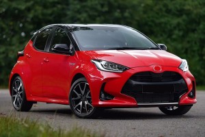 TOYOTA YARIS IV XP210 2020+ PRZEDNIA LAMPA PRZECIWMGIELNA LED PRAWA 8121002190