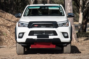 TOYOTA HILUX VIII AN120 2015-2017 PRZED FACELIFTINGIEM ATRAPA KRATKA ZDERZAKA 531120K130