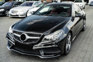 MERCEDES E-CLASS C207 COUPE 2014-2017 PO FACELIFTINGU CHROMOWANA LISTWA PRZEDNIEGO ZDERZAKA LEWA A2078850774