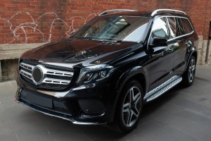 MERCEDES GLS X166 2015-2019 KRATKA WLOTU POWIETRZA MASKI LEWA A1668800105