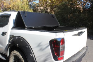 TOYOTA HILUX VIII AN120 2015+ TWARDA SKŁADANA POKRYWA PAKI Z LED