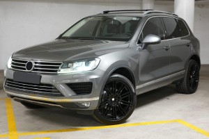VOLKSWAGEN TOUAREG II 7P 2014-2018  PO FACELIFTINGU KRATKA PRZEDNIEGO ZDERZAKA LEWA 7P68078199B9