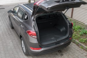 HYUNDAI TUCSON III TL 2015-2018 PRZED FACELIFTINGIEM LISTWA NA ZDERZAK TYLNY