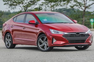 HYUNDAI ELANTRA VI AD 2018-2020 PO FACELIFTINGU LAMPA PRZECIWMGIELNA PRZEDNIA LEWA 2PIN 92301F2500