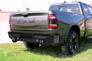 DODGE RAM 1500 2019+ ZDERZAK TYLNY Z LED
