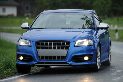 AUDI A3 8P / S3 2008-2013 PO FACELIFTINGU RAMKA GRILLA CZARNA 8P0853651M