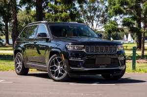JEEP GRAND CHEROKEE V WL 2020+ BŁOTNIK PRZEDNI PRAWY 68465272AD