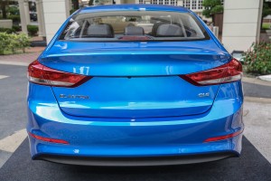 HYUNDAI ELANTRA VI AD 2015-2018 PRZED FACELIFTINGIEM ZDERZAK TYLNY Z ODBLASKAMI 86611F2000