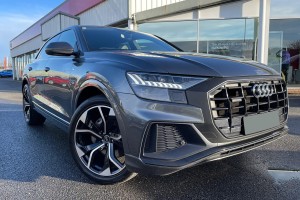 AUDI Q8 2018+ CHLAPACZE