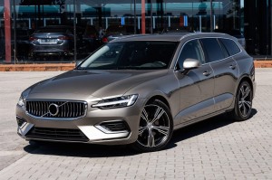 VOLVO V60 II 2018+ KRATKA ŚRODKOWA PRZEDNIEGO ZDERZAKA Z PDC 31455655