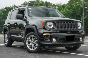 JEEP RENEGADE I BU 2018-2022 PO FACELIFTINGU CHROMOWANA RAMKA PRZEDNIEGO HALOGENU PRAWA 6VN96SZ0AA
