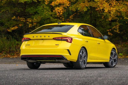SKODA OCTAVIA II III IV KAMERA COFANIA FULL HD DYNAMICZNE LINIE ZINTEGROWANA Z KLAMKĄ KLAPY TYLNEJ