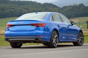 AUDI A4 B9 2015-2019 PRZED FACELIFTINGIEM KAMERA COFANIA FULL HD DYNAMICZNE LINIE ZINTEGROWANA Z KLAMKĄ KLAPY TYLNEJ