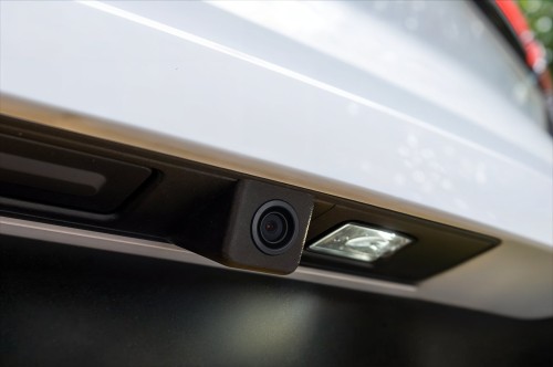PEUGEOT KAMERA COFANIA FULL HD DYNAMICZNE LINIE ZINTEGROWANA Z LAMPĄ