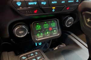 TOYOTA HILUX ZESPÓŁ PRZEŁĄCZNIKÓW OFFROAD LED PANEL 6 PRZEWODÓW