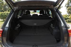 SEAT TARRACO 2016-2024 ROLETA BAGAŻNIKA CZARNA 5NN867871