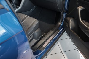 VOLKSWAGEN T-ROC 2017+ WEWNĘTRZNE LISTWY PROGOWE